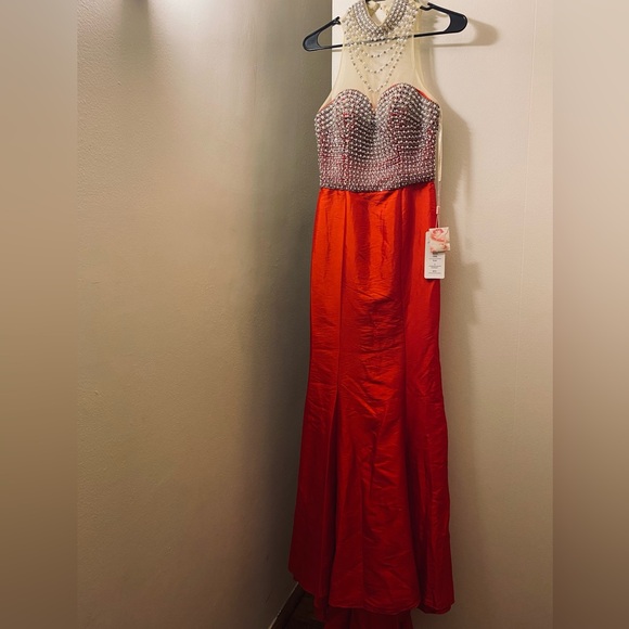 Elegant Red and Silver Evening Gown - Picture 1 of 5